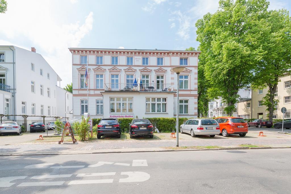Отель Haus Troja Росток Экстерьер фото