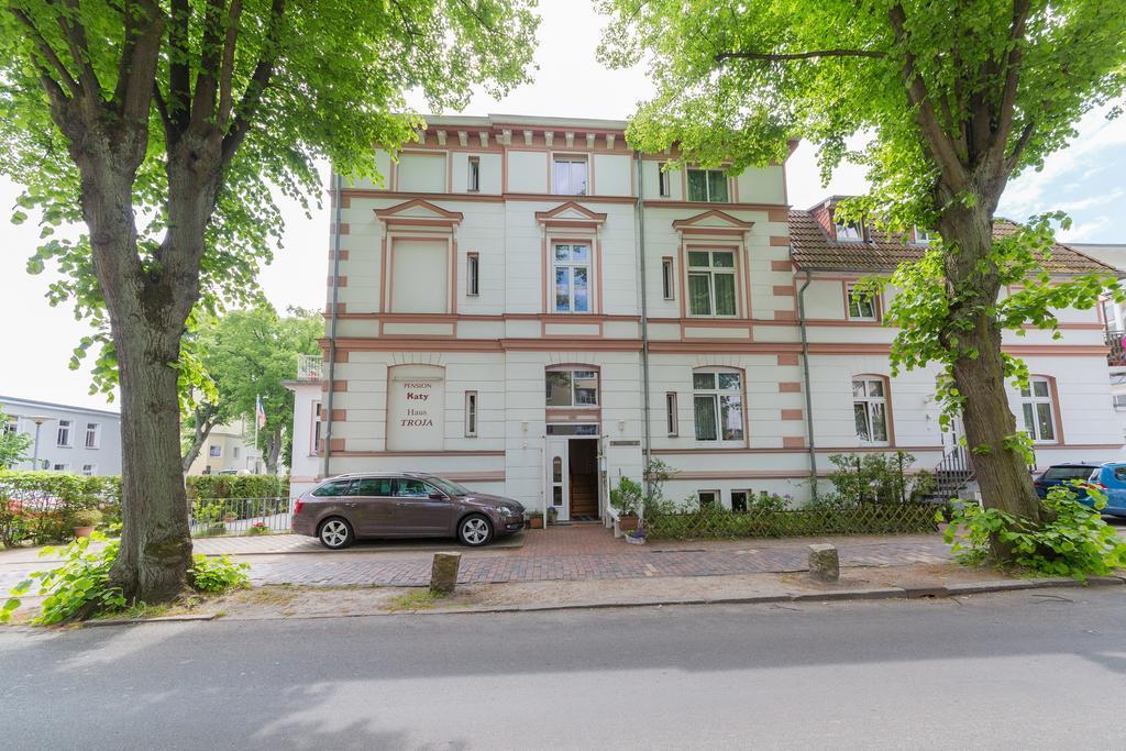 Отель Haus Troja Росток Экстерьер фото